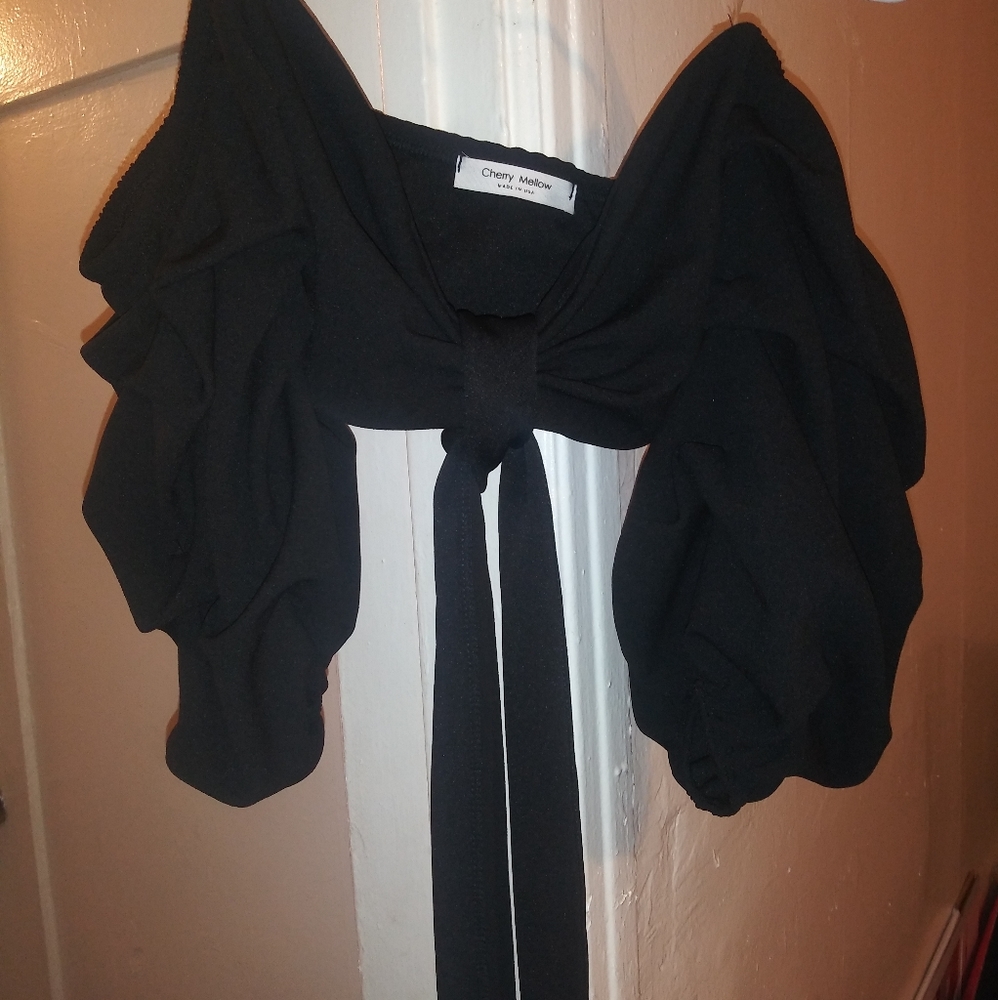 Low shoulder Crop Top